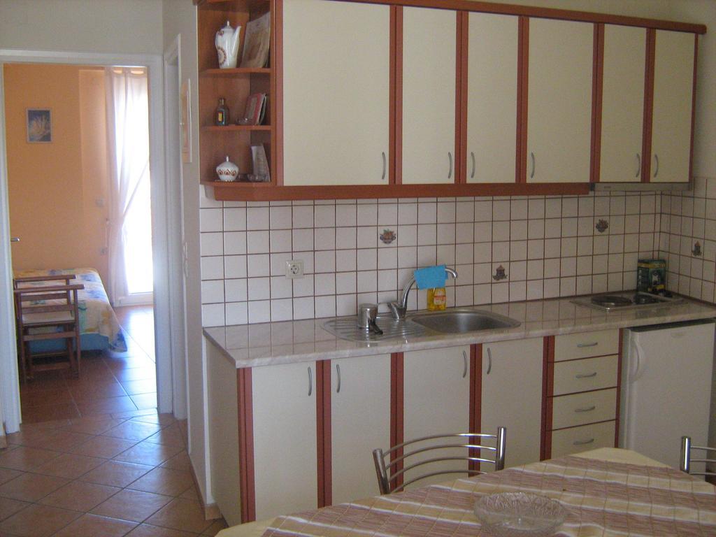 Filoxenia Apartman Levídi Szoba fotó