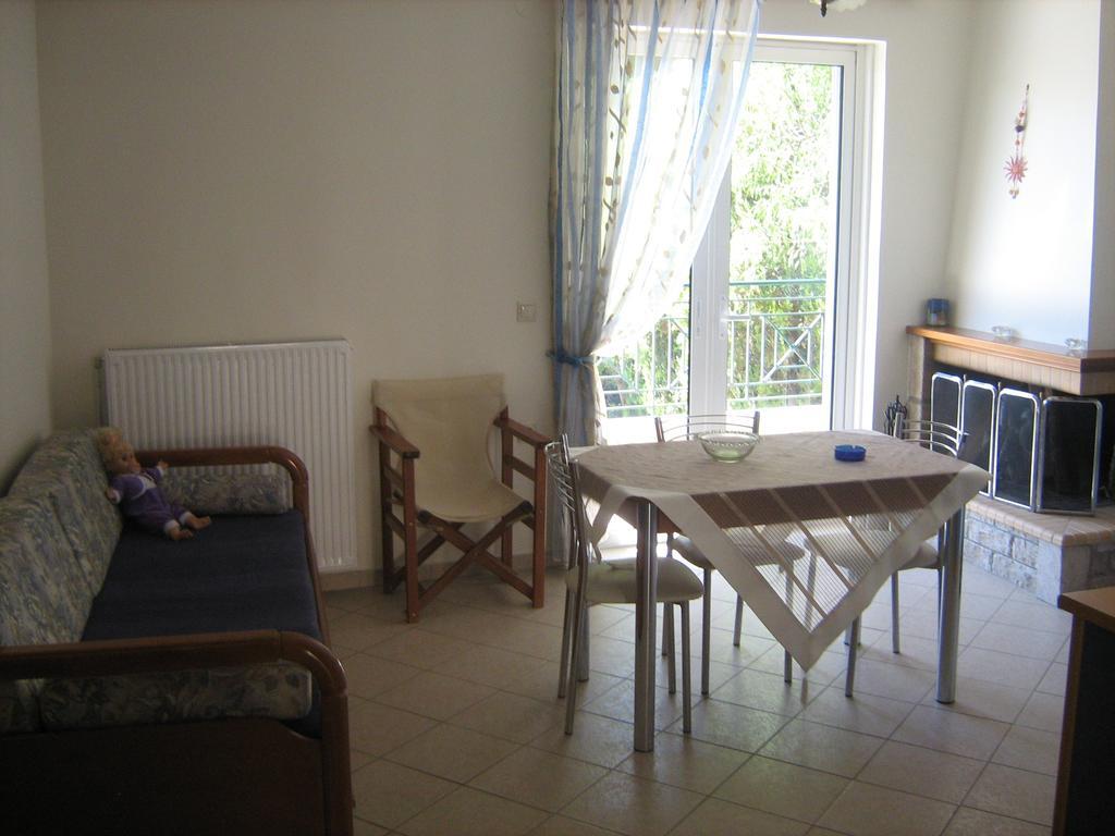 Filoxenia Apartman Levídi Szoba fotó