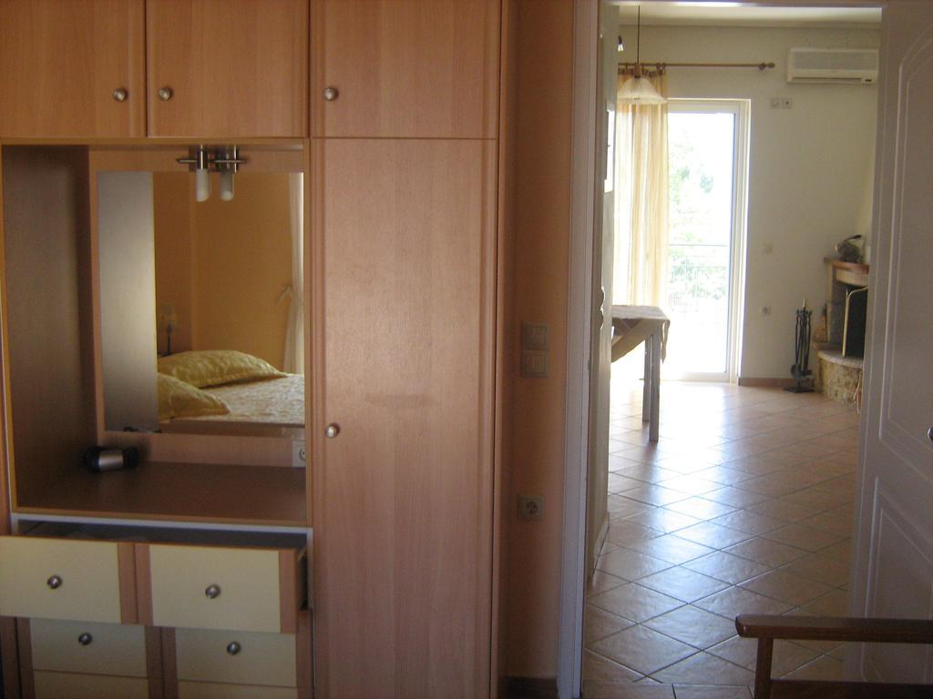 Filoxenia Apartman Levídi Szoba fotó